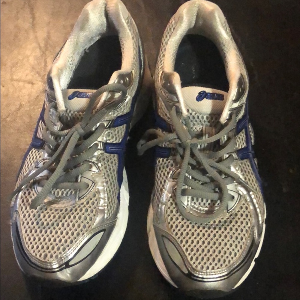 Gym shoes